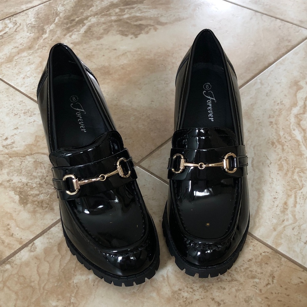 ✨NWB FOREVER Patent leather heeled loafer size 8